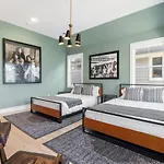 Modern House By Downtown With Garage And Fenced-in Yard Nashville
