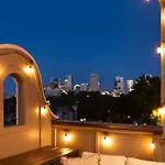Holiday home 2 Homes! Broadway Views, Rooftops & Karaoke Nashville