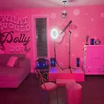 Hottub/karaoke-10m Dt-beg Your Parton? Dolly's Hm *