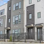 Holiday home Combined Townhome With 26 Beds - 2 Rooftops!