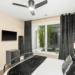 Holiday home 2 Homes! Broadway Views, Rooftops & Karaoke Nashville
