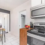 Chroma - 2 Units - Mins To Broadway & Germantown