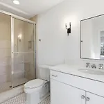 Holiday home Near Vanderbilt And Belmont With Garage, Pool Table