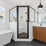 Modern House By Downtown With Garage And Fenced-in Yard Holiday home Nashville