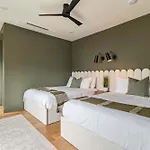 The Elmwood & Ashford - 8br Weho Rooftops *