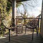 Modern Retreat 4 Bedroom 3 5 Ba Walk To East Nash Gems Holiday home *