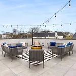Holiday home View Only 1 Mile To Downtown With Garage And Rooftop