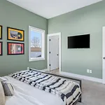 Holiday home Modern House By Downtown With Garage And Fenced-in Yard *