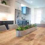 Holiday home Modern Retreat 4 Bedroom 3 5 Ba Walk To East Nash Gems
