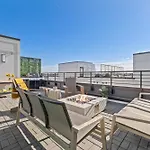 Holiday home Skyline Views Rooftop Retreat Fire Pit Grill *