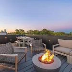 The Elmwood & Ashford - 8br Weho Rooftops Holiday home
