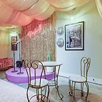 Holiday home New Cowgirl Karaoke, 5 Min To Broadway *