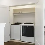 Near Vanderbilt And Belmont With Garage, Pool Table