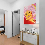 Riverfront Luxury - Walk To Downtown Broadway, Private Patio Holiday home Nashville