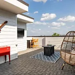Holiday home Skyline Rooftop • Game • Sonos Audio Nashville