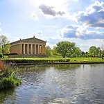 Home Near Vanderbilt And Belmont With Garage, Pool Table