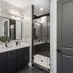 2 Homes! Broadway Views, Rooftops & Karaoke * Nashville