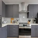 Trinity - Odyssey - Pool & Gym - Heart Of Midtown Holiday home *