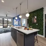 Holiday home Trinity - Odyssey - Pool & Gym - Heart Of Midtown