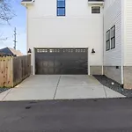 Modern House By Downtown With Garage And Fenced-in Yard Holiday home Nashville