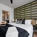 Trinity - Odyssey - Pool & Gym - Heart Of Midtown Holiday home