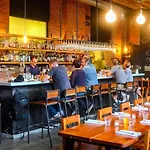 Modern House By Downtown With Garage And Fenced-in Yard Holiday home