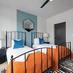 Holiday home Trinity - Odyssey - Pool & Gym - Heart Of Midtown