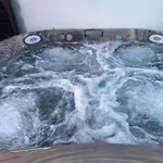 Hottub/karaoke-10m Dt-beg Your Parton? Dolly's Hm * Nashville