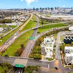 Elevator With Rooftop Hot Tub & Spacious Yard