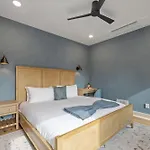 Holiday home The Elmwood & Ashford - 8br Weho Rooftops *