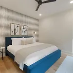 The Elmwood & Ashford - 8br Weho Rooftops *