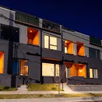 Private With Rooftop Game Near Downtown Holiday home Nashville