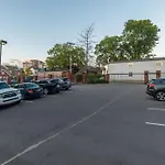 Funky Town - Walkable To Attractions