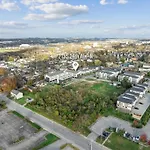 Holiday home Private With Rooftop Game Near Downtown