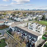 Private With Rooftop Game Near Downtown *