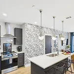 Holiday home Trinity - Odyssey - Pool & Gym - Heart Of Midtown
