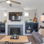 Rooftop Near Gulch And Broadway Sleep 12 Holiday home *