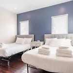 The Taylor Martin By Local Holiday home