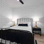 Trinity - Odyssey - Pool & Gym - Heart Of Midtown Holiday home *