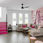 Holiday home Hottub/karaoke-10m Dt-beg Your Parton? Dolly's Hm