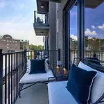 Trinity - Odyssey - Pool & Gym - Heart Of Midtown Holiday home *