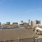 Rooftop Near Gulch And Broadway Sleep 12 Holiday home *