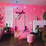 Holiday home Hottub/karaoke-10m Dt-beg Your Parton? Dolly's Hm Nashville