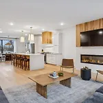 Apartment New Modern Escape With Rooftop Hot Tub Nashville