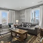 2Br Condo In Walkable Area & 5 Mins To Broadway