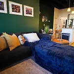 Modern 1Br Condo Just Minutes To Downtown