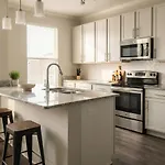 Boulevard Midtown 1br Pool Gym Parking 05 *