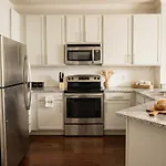 Apartment Boulevard Midtown 1br Pool Gym Parking 03