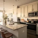 Boulevard Midtown 1br Pool Gym Parking 07