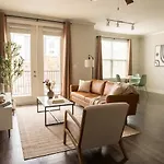 Boulevard Midtown 1br Pool Gym Parking 01 *